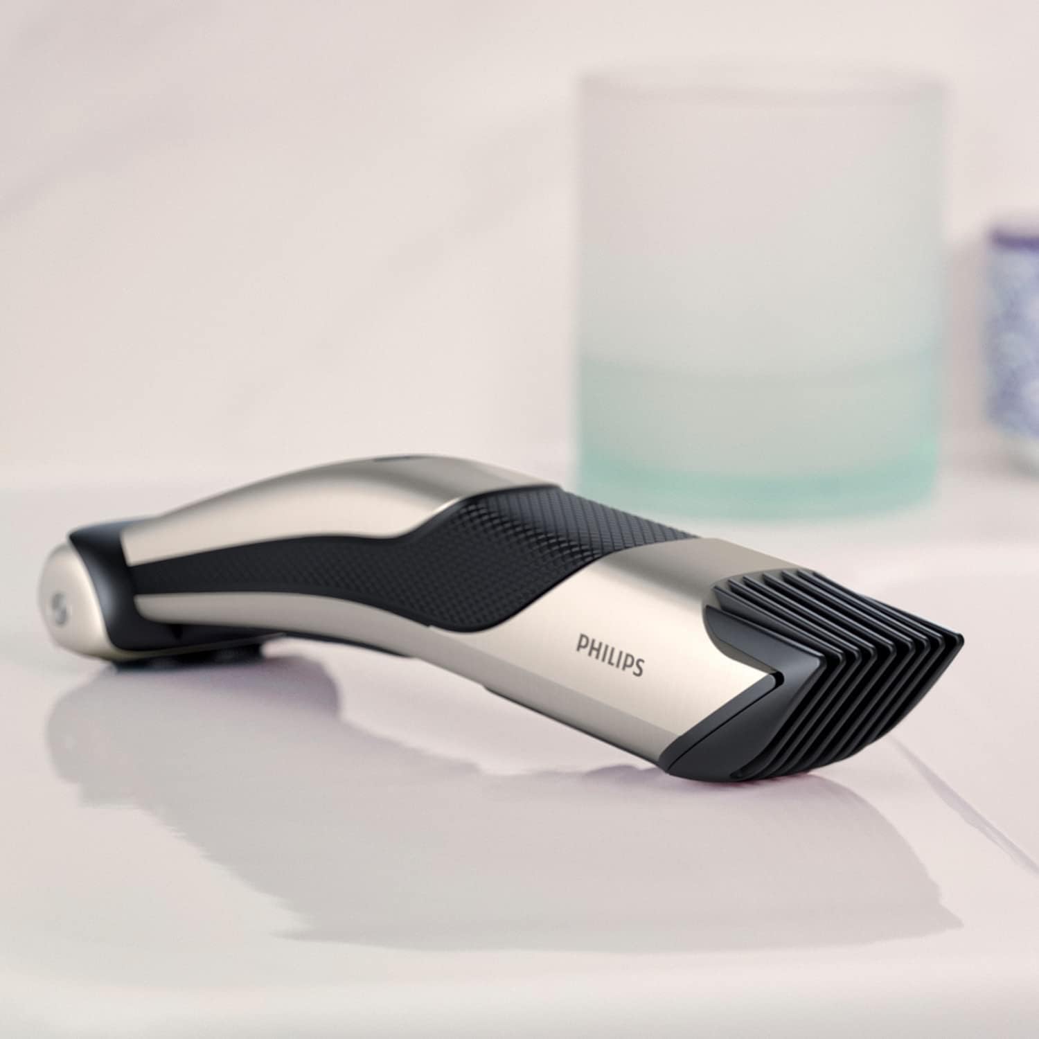 Philips Bodygroom Series 7000 BG7025/15 – Bodygroomer Herren, 2 - in - 1 Rasierer & Trimmer, 5 Längeneinstellungen, 80 Min. Laufzeit - SmartRasur
