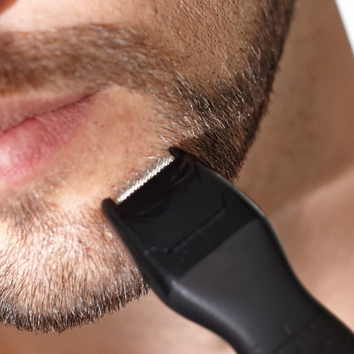 Philips Multigroom Series 1000 MG1100/16 – Präziser Barttrimmer & Detailstyler Herren, DualCut - Technologie, 3 Kämme, batteriebetrieben - SmartRasur