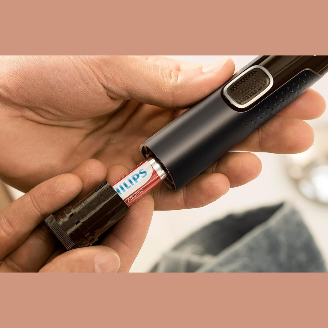 Philips Nasentrimmer 5000 NT5650/16 – Trimmer für Nase, Ohren & Augenbrauen, PrecisionTrim, wasserdicht, inkl. Aufsätze & Beutel - SmartRasur